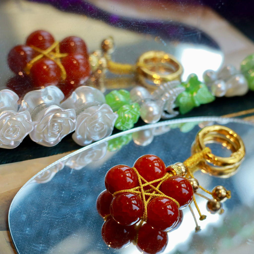 Natural Red Agate Dragon Scale Keychain with Gold-Plated Copper Beads